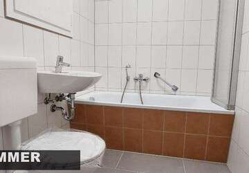 Wohnung Zwickau Neuplanitz - 4 Zimmer, 70 m&sup2;, 349&euro; | Angebot:25248319