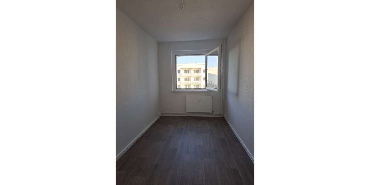 Etagenwohnung Glauchau - 4 Zimmer, 67 m&sup2;, 470&euro; | Angebot:26994550