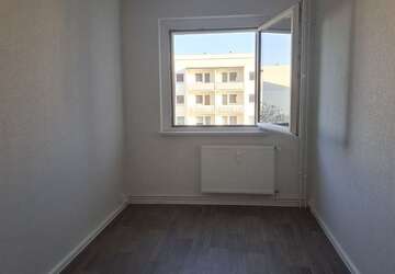 Wohnung Glauchau - 4 Zimmer, 67 m&sup2;, 470&euro; | Angebot:26994550