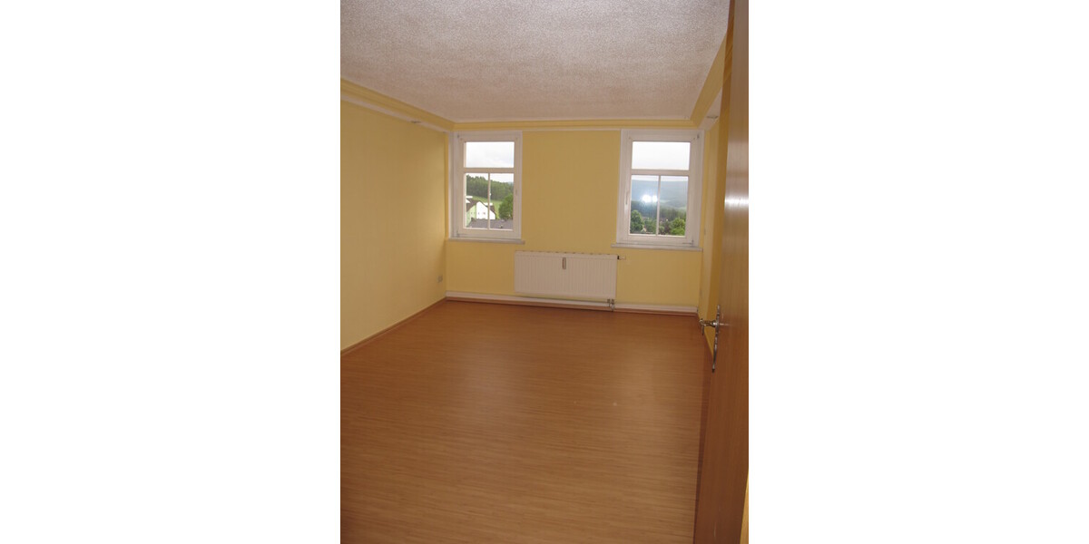 Drei-Zimmer-Dachwohnung in ruhiger Lage mit guter Fernsicht - Etagenwohnung Lauter-Bernsbach Bernsbach | Angebot:14517910
