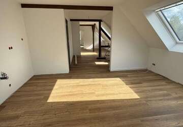 Wohnung Glauchau - 4 Zimmer, 110 m&sup2;, 880&euro; | Angebot:27315206