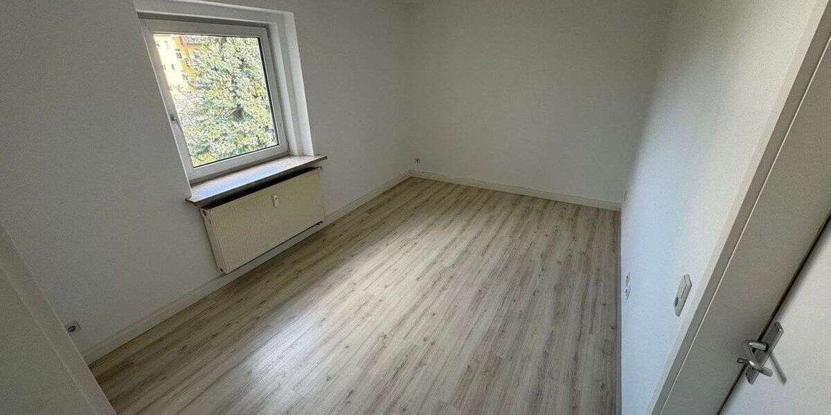 Etagenwohnung Glauchau - 2 Zimmer, 45 m&sup2;, 290&euro; | Angebot:26781663