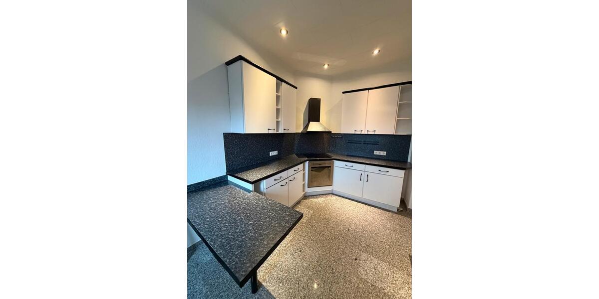 Etagenwohnung Meerane - 3 Zimmer, 90 m&sup2;, 850&euro; | Angebot:26640772