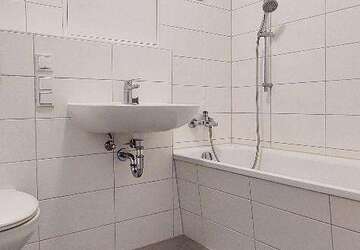 Wohnung Zwickau Neuplanitz - 4 Zimmer, 90 m&sup2;, 449&euro; | Angebot:25248328