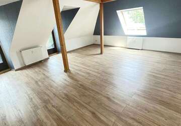 Wohnung Zwickau Innenstadt - 4 Zimmer, 95 m&sup2;, 620&euro; | Angebot:26841741