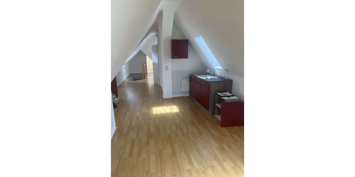 Etagenwohnung Zwickau Innenstadt - 2 Zimmer, 80 m&sup2;, 375&euro; | Angebot:24979385