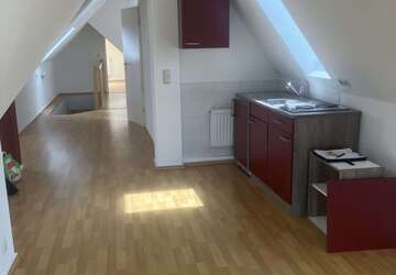 Wohnung Zwickau Innenstadt - 2 Zimmer, 80 m&sup2;, 375&euro; | Angebot:24979385