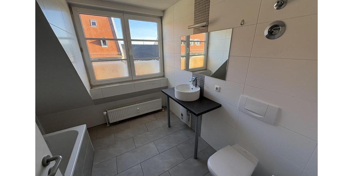 Dachgeschoßwohnung Zwickau - 2 Zimmer, 65 m&sup2;, 430&euro; | Angebot:26338051
