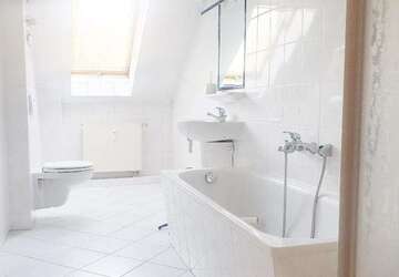 Wohnung Zwickau Innenstadt - 4 Zimmer, 100 m&sup2;, 760&euro; | Angebot:25382457