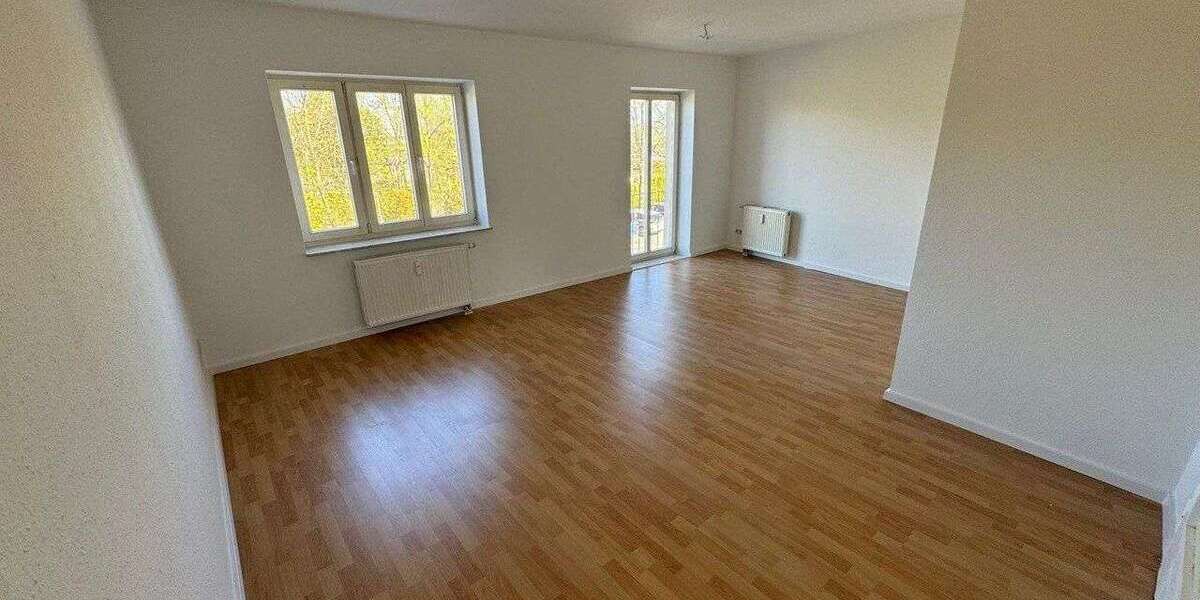 Etagenwohnung Glauchau - 3 Zimmer, 77 m&sup2;, 500&euro; | Angebot:27352889