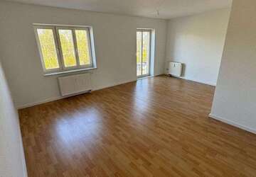 Wohnung Glauchau - 3 Zimmer, 77 m&sup2;, 500&euro; | Angebot:27352889