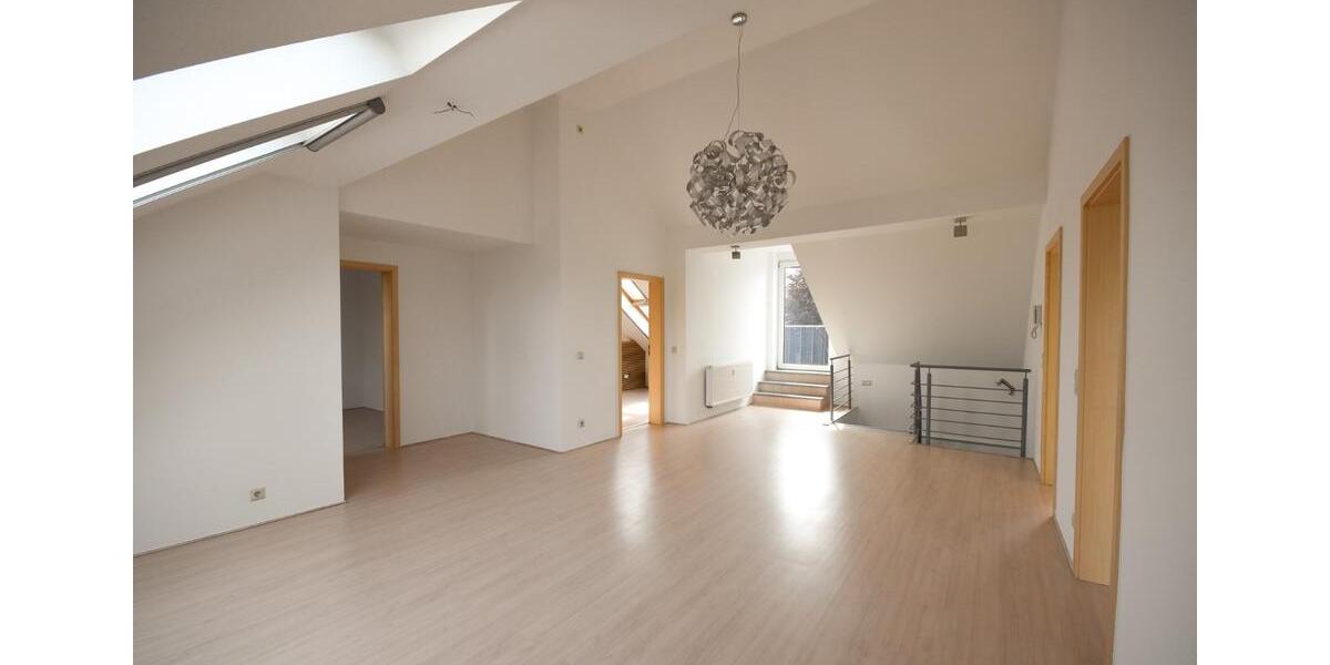 Etagenwohnung Zwickau - 3 Zimmer, 101 m&sup2;, 900&euro; | Angebot:26577476