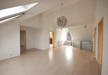 Wohnung Zwickau - 3 Zimmer, 101 m&sup2;, 900&euro; | Angebot:26577476