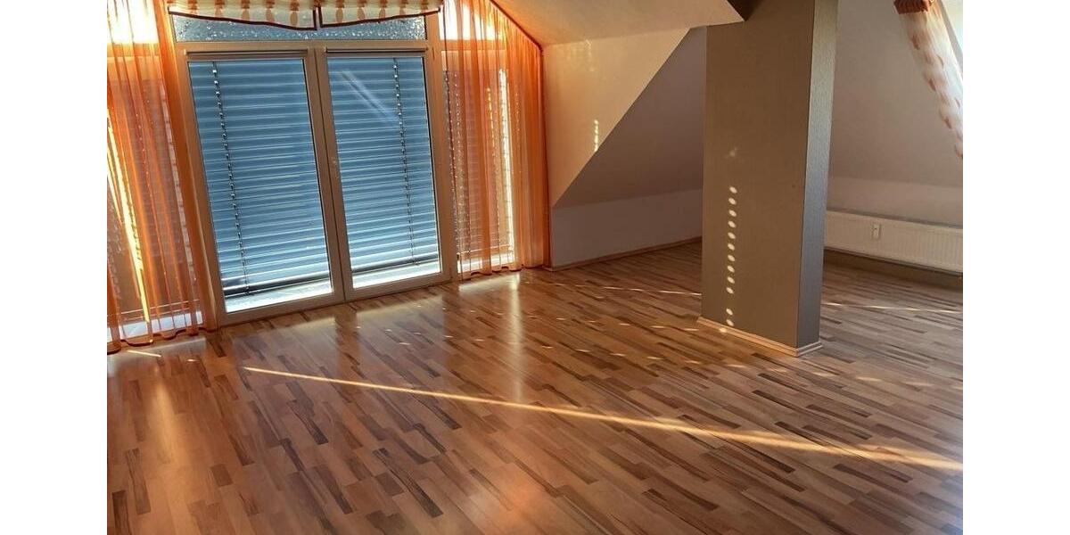 Dachgeschoßwohnung Glauchau - 3 Zimmer, 93 m&sup2;, 545&euro; | Angebot:24473680