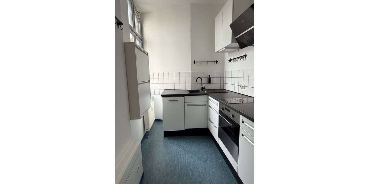 Etagenwohnung Zwickau Innenstadt - 3 Zimmer, 76 m&sup2;, 370&euro; | Angebot:27244385
